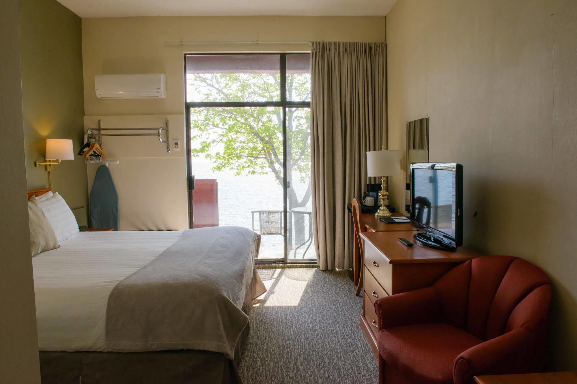 Driftwood Inn Sechelt Εξωτερικό φωτογραφία