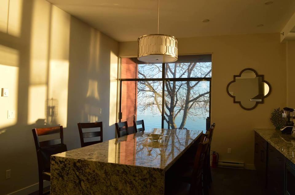 Driftwood Inn Sechelt Εξωτερικό φωτογραφία